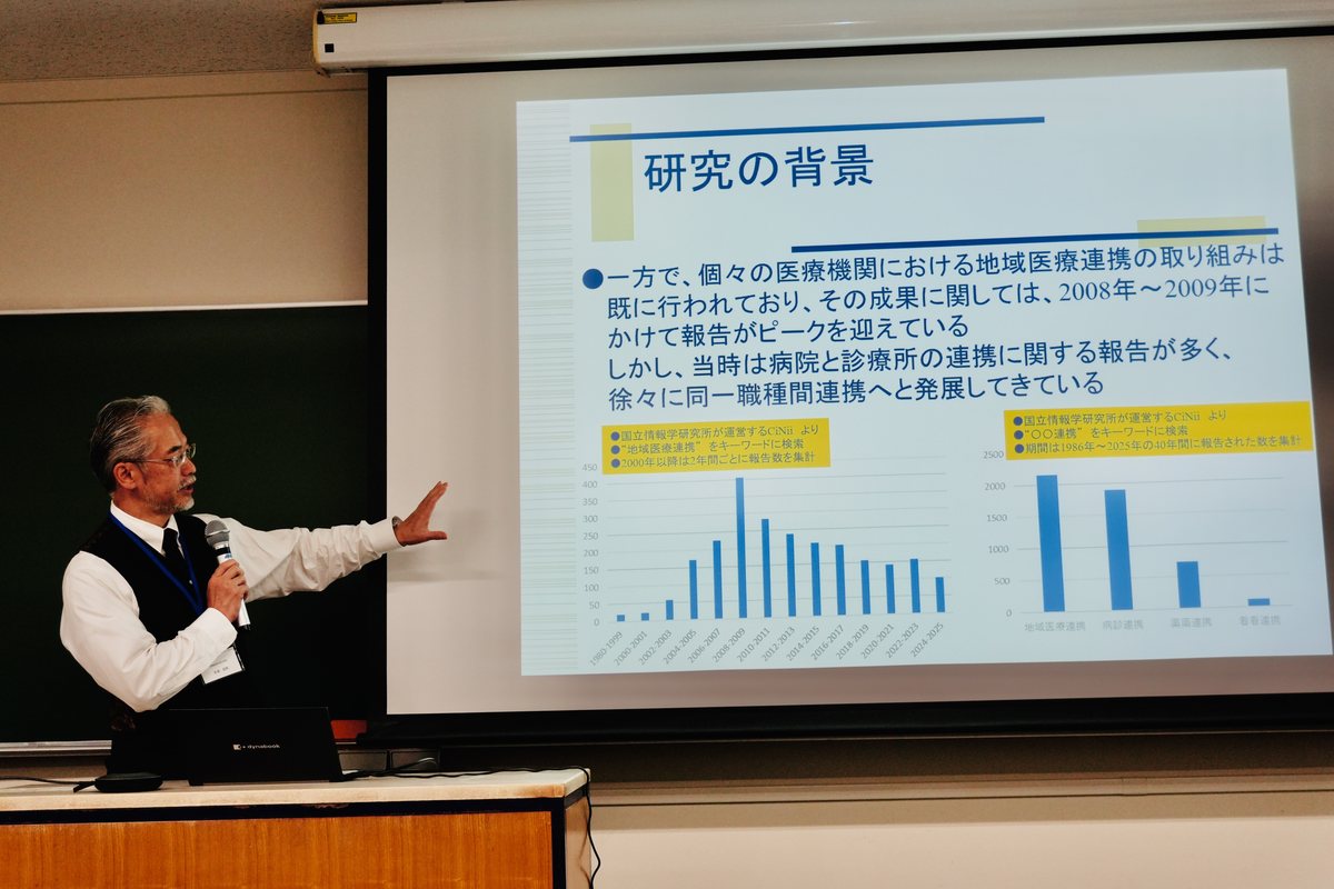 第23回日本医療バランスト・スコアカード研究学会学術総会で発表する赤瀬朋秀教授